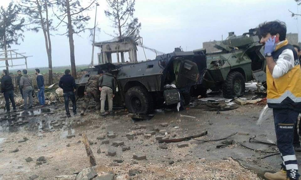 Нов атентат в Турция! Кола с експлозиви разкъса полицаи
