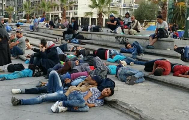 Аврамопулос: ЕС с краен срок за Гърция за регистриране на мигрантите 