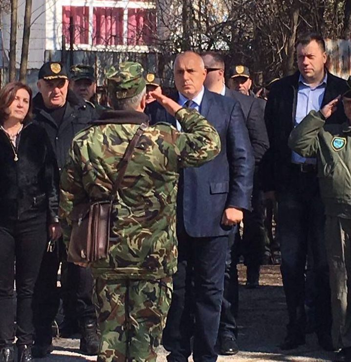 Борисов разкри защо военният министър Ненчев липсва сред войските на учението „Граница 2016“