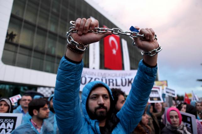 ЕС попари Турция за насилието срещу редакцията на вестник „Заман“
