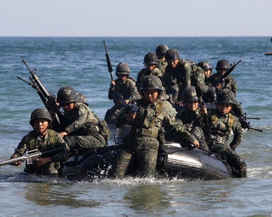Екшън в морето! Филипините арестуваха кораб на Северна Корея