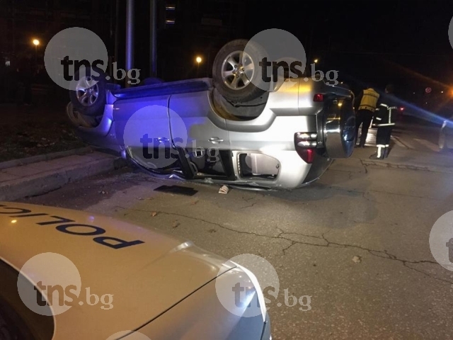 Зрелищен сбъсък в Пловдив, шофьорът избяга окървавен