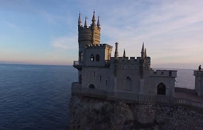 Спиращи дъха гледки на дворците в Крим от птичи поглед (ВИДЕО)