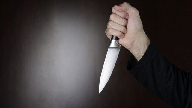 Мъж нападна с нож ученик на тържество в Смолянско