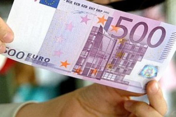 Мъж пробута в казино 500 фалшиви евро
