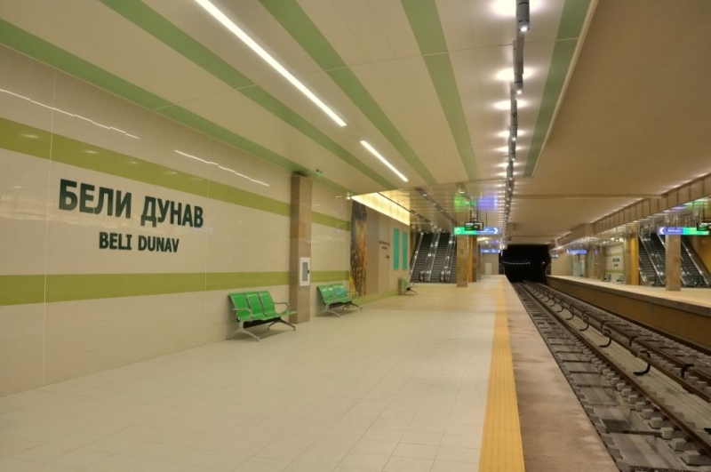 Самоубиецът от метрото в София е още жив?