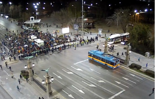 Тапа в центъра на София! Протестиращите за къмпингите затвориха &quot;Орлов мост&quot;