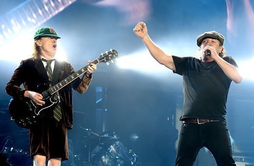 AC/DC прекъсна турнето си в САЩ, вокалистът на бандата може да оглушее