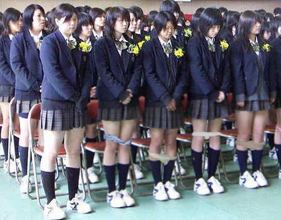 Не пускат японки без гащи в училище 