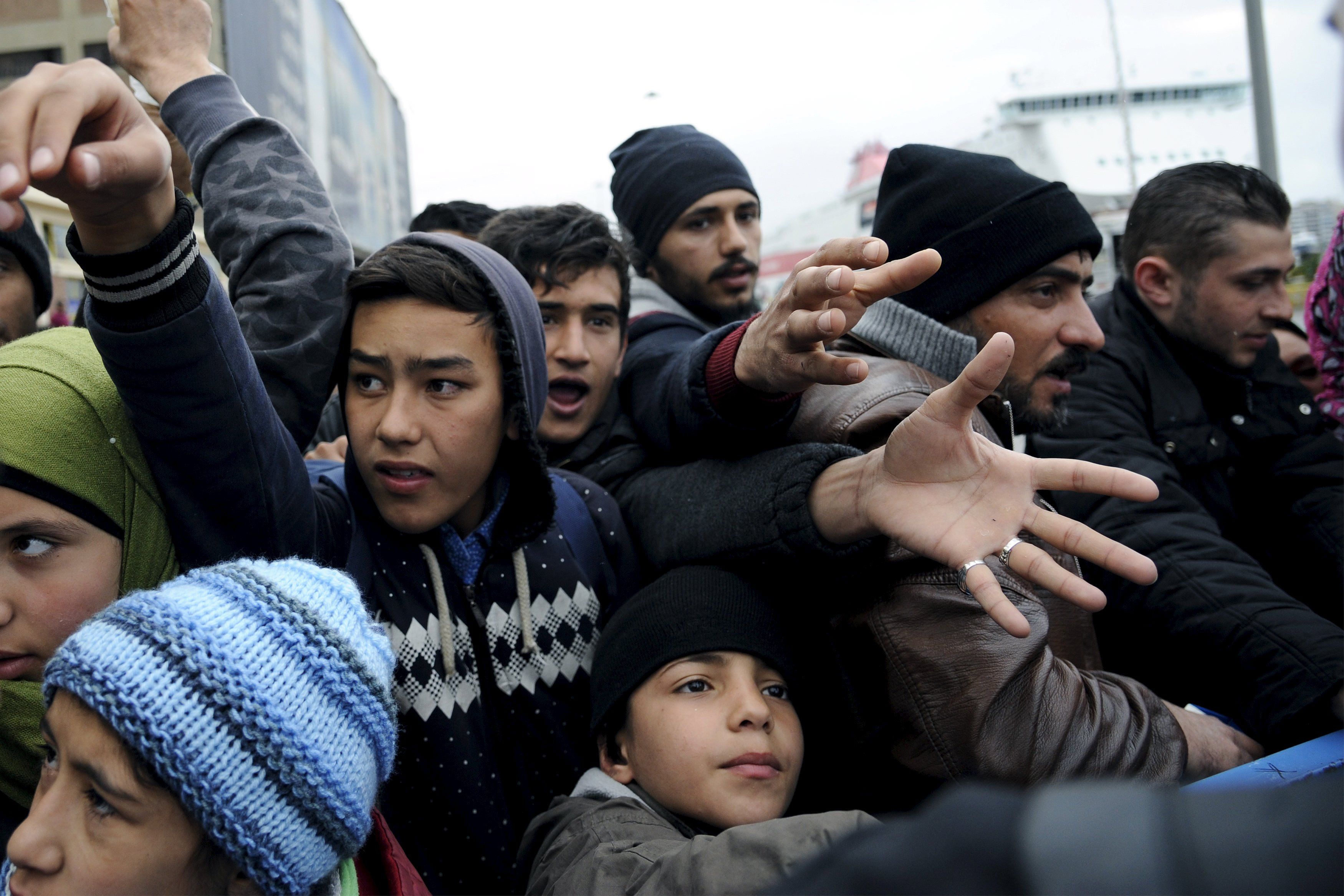 Нашенски гяволии: Ромите цакат гръцките каналджии