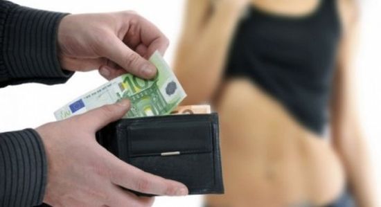 Евтино ги дават! Български сводници предлагат знойни жрици за 40 евро в Патра