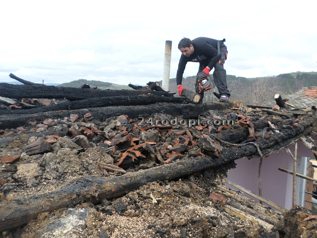 Изгоря къщата на кмет, пожарната обърка селото (СНИМКИ/ВИДЕО)

