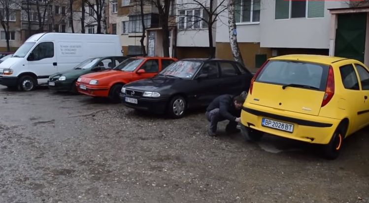 Сеч: Нарязаха гумите на над 40 коли във Враца