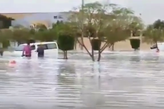 Българка шокира с разказ за невиждания потоп в Дубай (ВИДЕО)