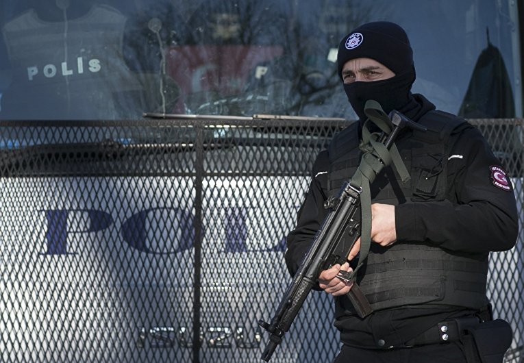 Турската полиция издирва потенциална терористка-смъртница от Русия