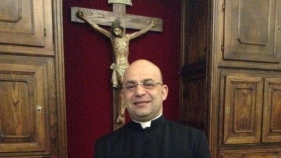 Свещеник заменя ролекса си срещу агнета за бедни в Италия