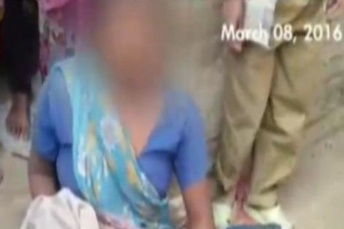 Изнасилиха групово майка и убиха двуседмичния й син пред очите на дъщеря й 
