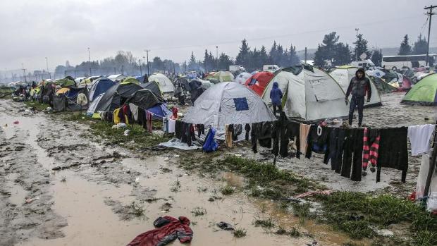 Българският хуманитарен конвой за бежанците в Идомени премина гръцката граница