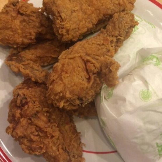 Състезание по надяждане в KFC с пържено пиле завърши със смърт