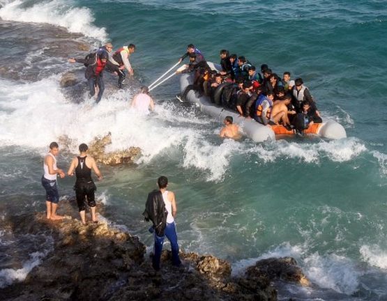 Напрежение! Турската брегова охрана бие мигрантите, пристигащи с лодки