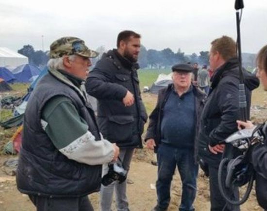 Бивш германски министър опъна палатка в Идомени 