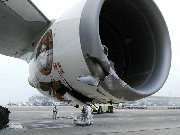 Самолетът на Iron Maiden се блъсна на летището в Сантяго (ВИДЕО)