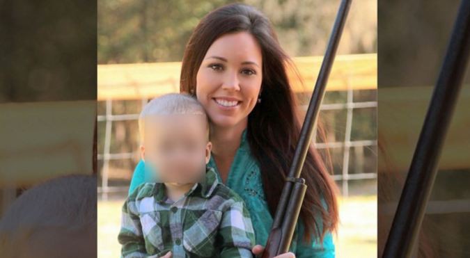 Ентусиазирана поддръжничка на оръжията в САЩ бе простреляна от собственото й дете (СНИМКИ)