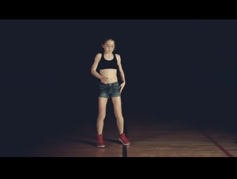 Това 12-годишно момиче се научи да танцува изумително без да излиза от дома си (ВИДЕО)