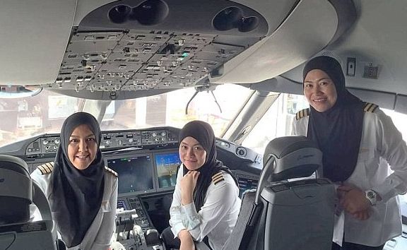 Невиждано! В Саудитска Арабия се приземи самолет с женски екипаж 