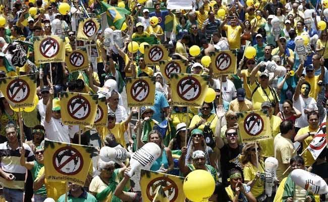 Над 3 милиона души поискаха оставката на Дилма Русеф на протести в Бразилия (СНИМКИ)