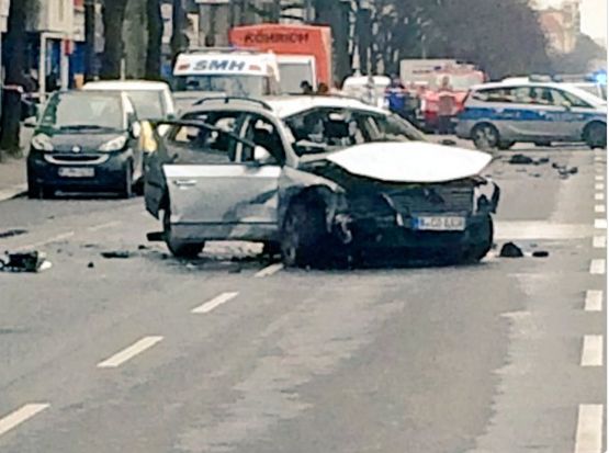 Както при атентата срещу Доктора: Взривиха кола в движение в Берлин
