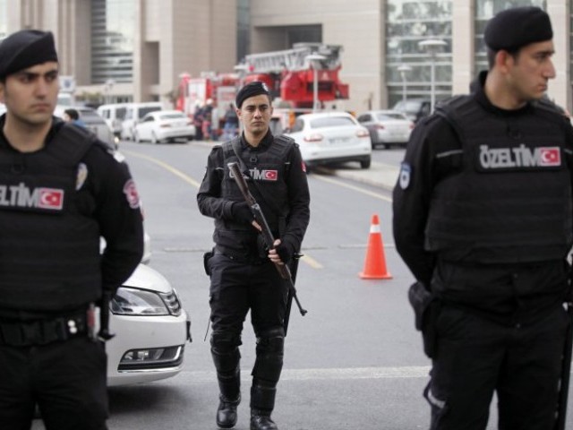 Предотвратиха бомбени атентати в три турски града