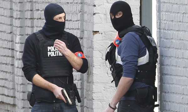 Полицията претърси няколко сгради в брюкселско предградие 