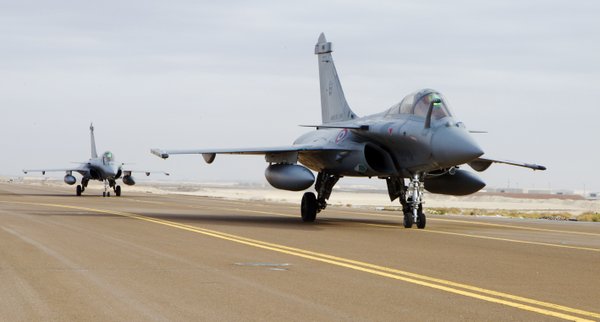 Франция може да задейства в конфликти извън страната едва 20 бойни самолета
