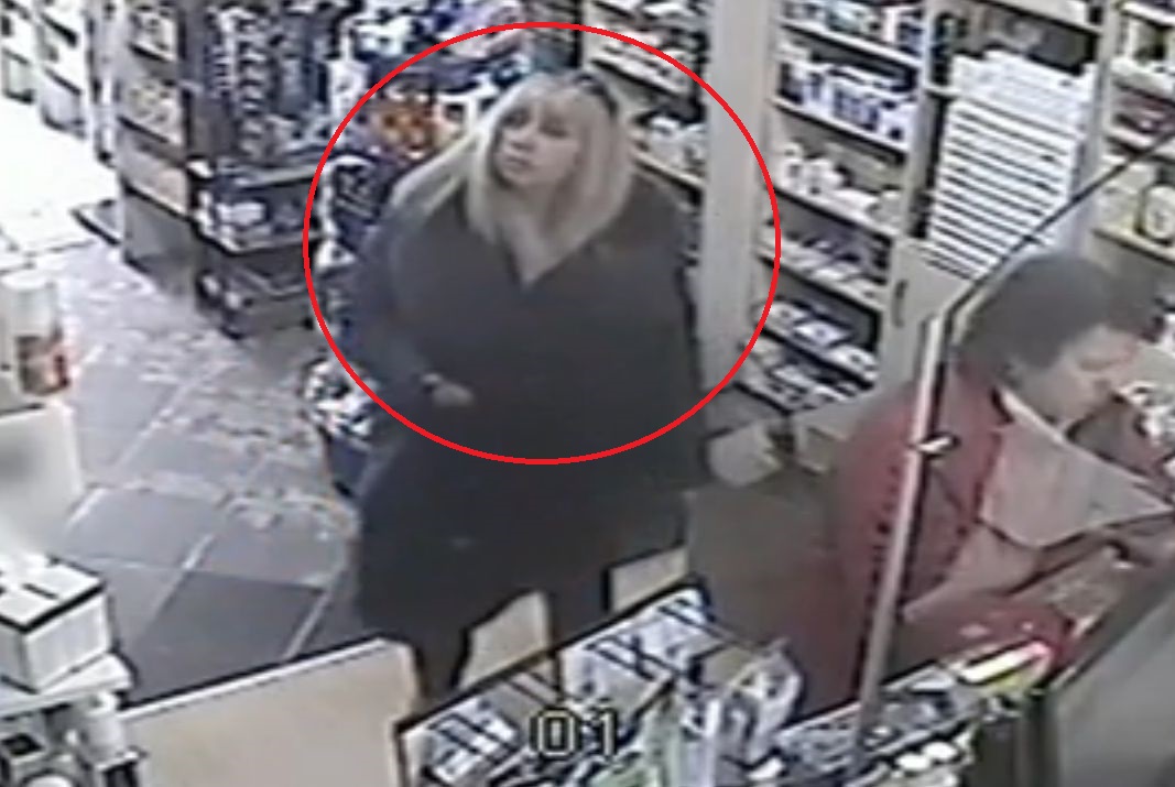 Вижте &quot;учтивата&quot; крадла: Обира аптеки в София! (ВИДЕО)