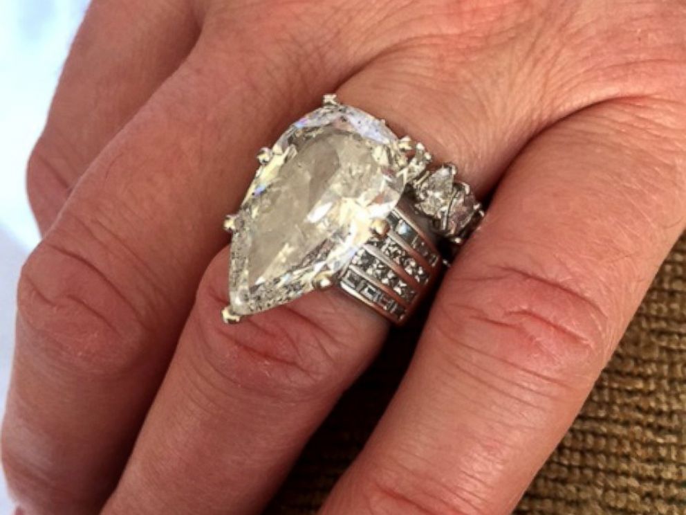 Американец изхвърли на боклука пръстен с 12,5-каратов диамант за 400 бона  