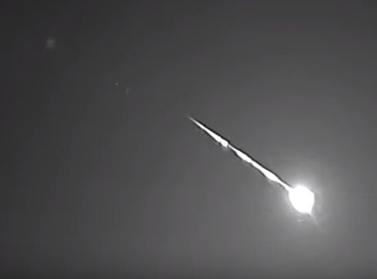 Гигантски метеорит прелетя над Лондон (ВИДЕО)