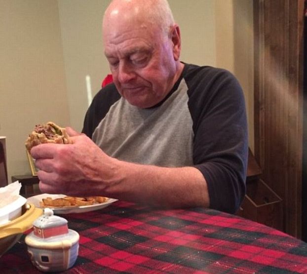 Дядо направи вечеря за шестте си внука, това, което последва разплака цяла Америка 