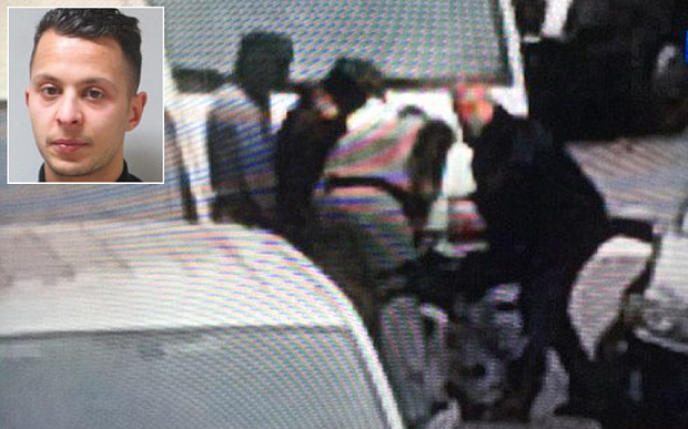 Първа СНИМКА от ареста на страховития джихадист Абдеслам, екшънът в Брюксел продължава 