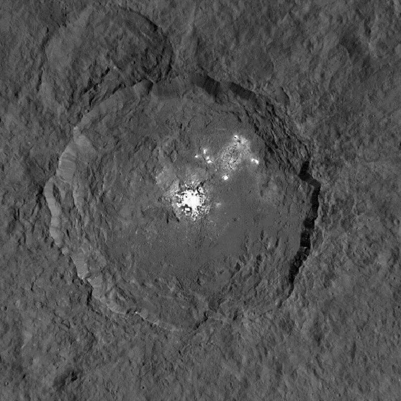 Загадъчните петна на Церера се променят, откриха астрономи (ВИДЕО)