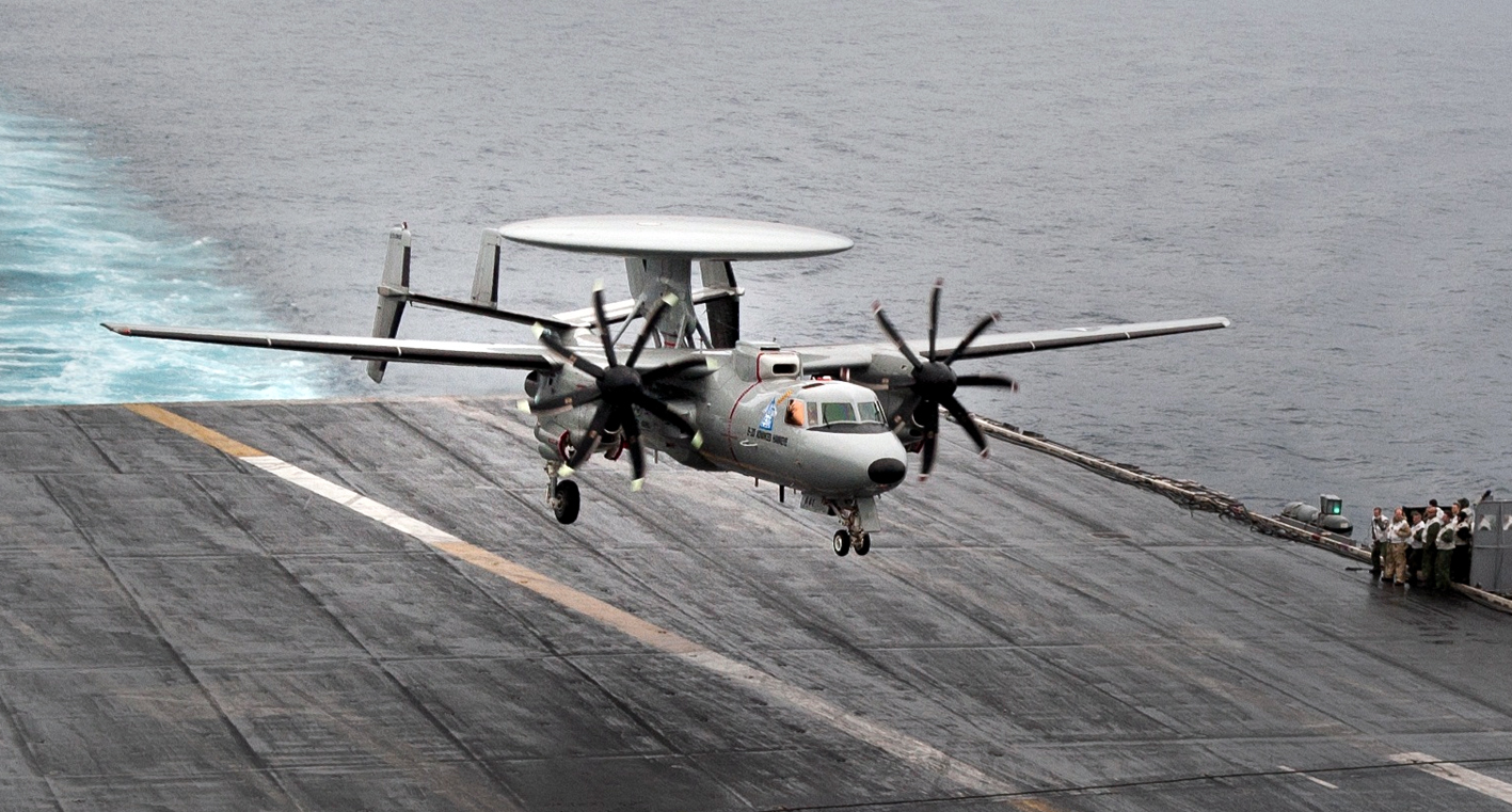 Американски моряци пострадали при кацане на  Е-2С Hawkeye на самолетоносач 