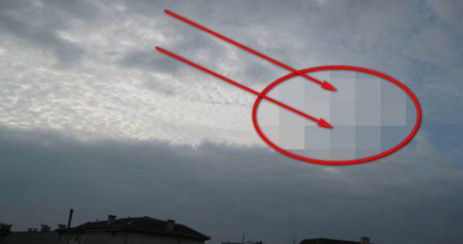 Странно нещо с форма на тъпоъгълен триъгълник прелетя в небето над Добрич 