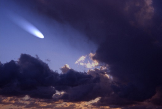 Две комети близнаци ще се отъркат в Земята на 21 и 22 март