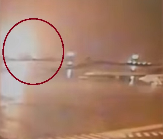 Експерт обясни защо Боинг-737–800 рухна под голям ъгъл в Ростов на Дон (НОВО ВИДЕО)