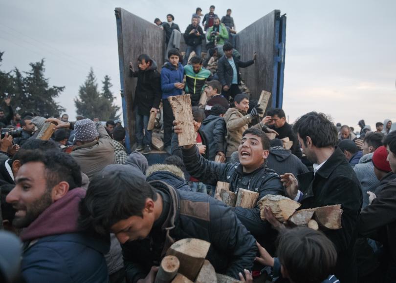 4000 еврочиновници запретнаха ръкави от днес да връщат бежанци на Турция