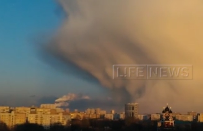 Зловещ облак затули Кремъл (ВИДЕО)