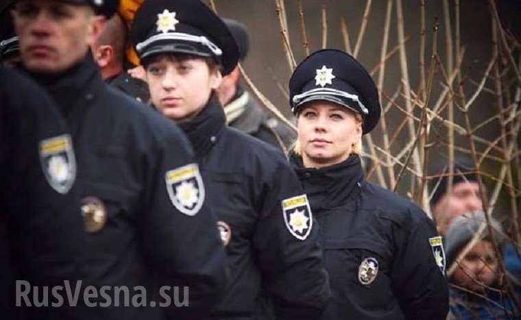 Жрица на любовта постъпи в украинската полиция, за да бори проституцията (СНИМКИ 18+) 