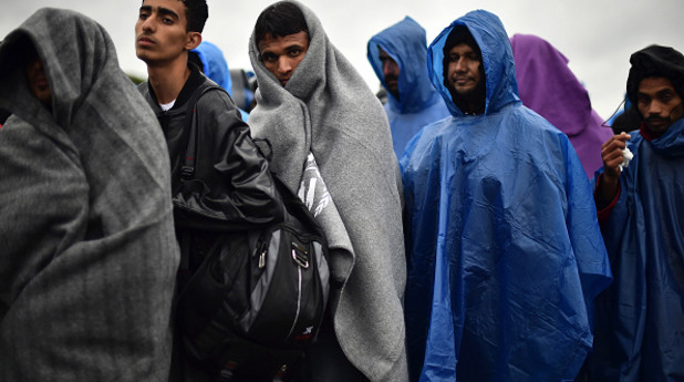 Първо в БЛИЦ! Араби и гърци помагат на родните трафиканти да прекарват бежанци през границата