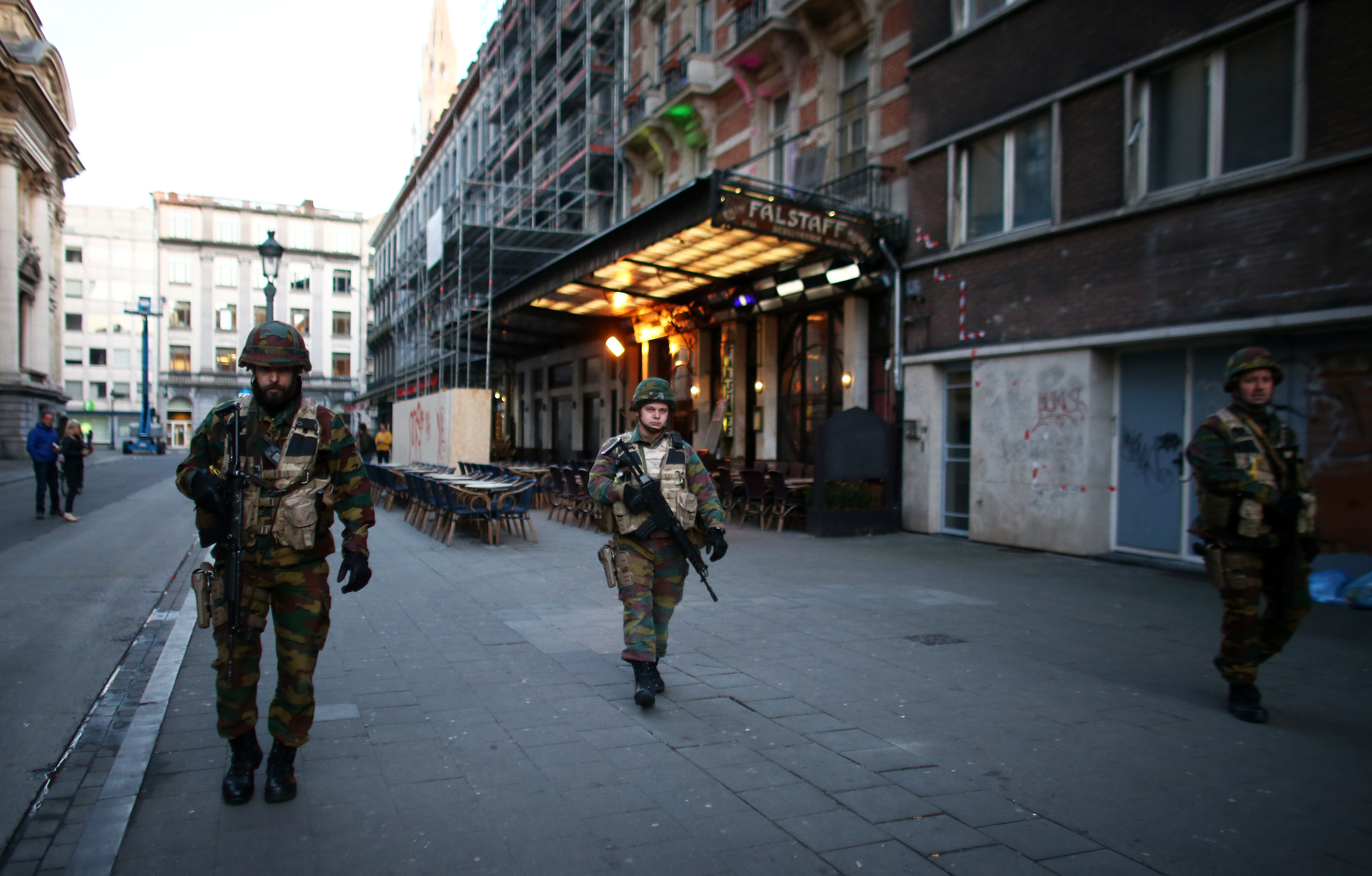 Атентаторите на брюкселското летище са носили бомбите в чантите си
