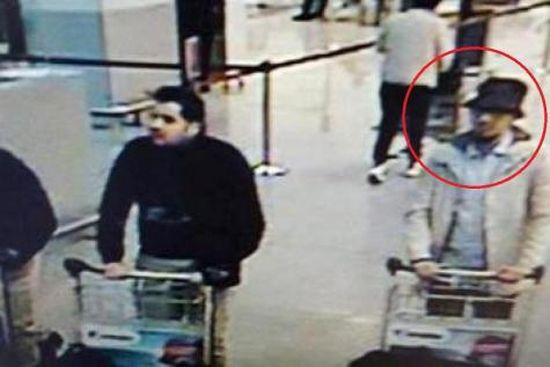 Le Soir: Обвиниха човека с бялото яке от  снимката на летището Фейсал Шефу